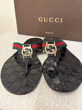 Gucci Black GG Embossed Leather Thong Sandals with Web Ribbon
